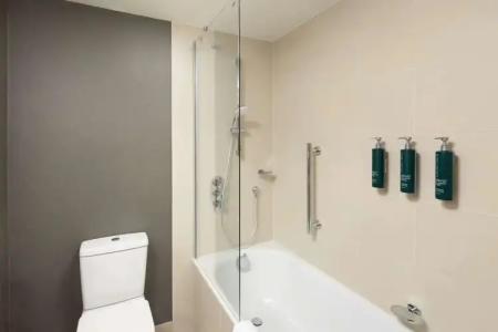 DoubleTree by Hilton - 9