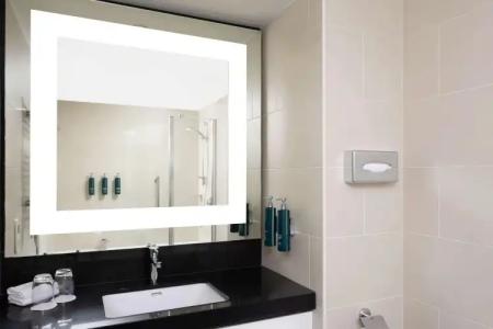 DoubleTree by Hilton - 8