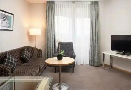 DoubleTree by Hilton - 42