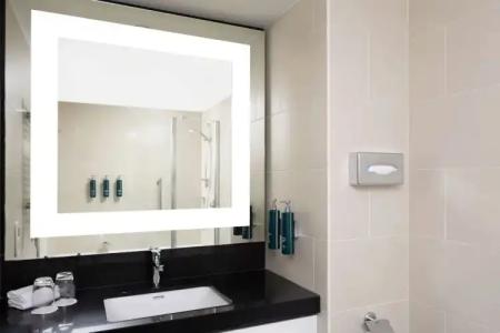 DoubleTree by Hilton - 47