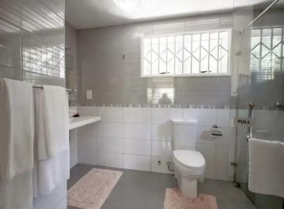 Surfers Beach Self Catering Chalets - 9