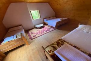 Bujtina Leke Gerla, Bajraku i Thethit