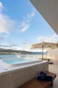 Brown Beach House & Spa - 12