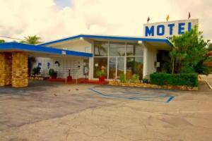 Buccaneer Quarters and Suites, Marathon