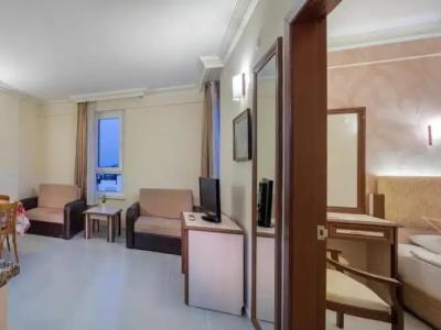 May Flower Apart - 105