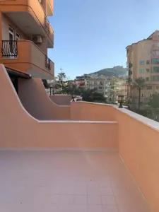 May Flower Apart - 90