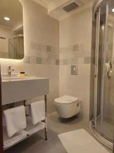 May Flower Apart - 79