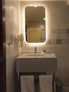 May Flower Apart - 67