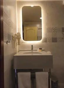 May Flower Apart - 78