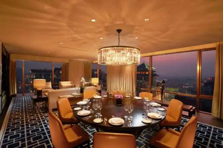 Waldorf Astoria - 137