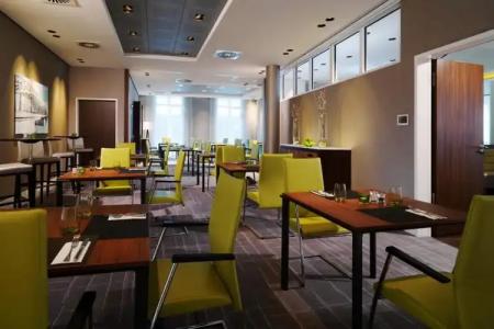 Courtyard by Marriott - 19