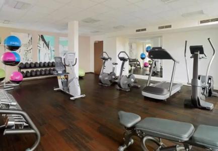 Courtyard by Marriott - 12