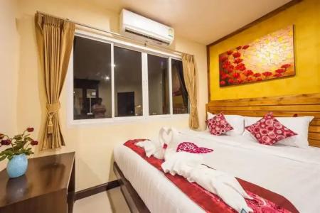 OYO 485 Million Patong Beach Resort - 3
