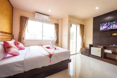 OYO 485 Million Patong Beach Resort - 4