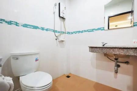 OYO 485 Million Patong Beach Resort - 9