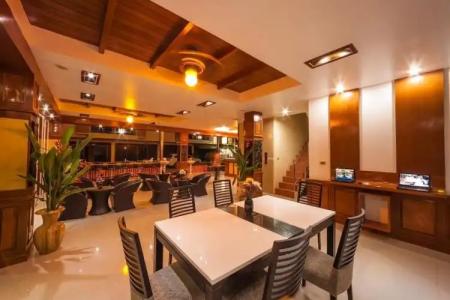 OYO 485 Million Patong Beach Resort - 12
