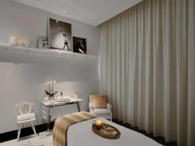 Dua Miami, Autograph Collection - 46