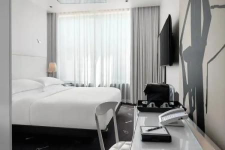 Dua Miami, Autograph Collection - 42