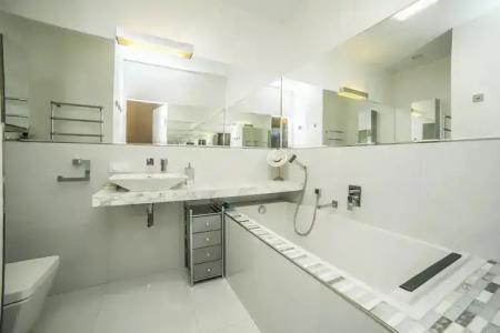 RentBel Very Central Apartments near GUM - 93