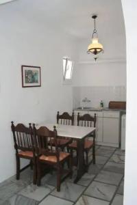 Adonis Studios & Apartments - 13