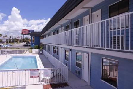 Monte Carlo Inn - 17