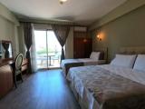 Deluxe room with balcony and with partial sea view