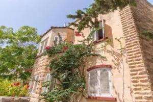 Basecamp Guest House, St Julians