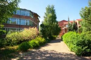 Strezhen Tourist base, Poselok Zadel'noye