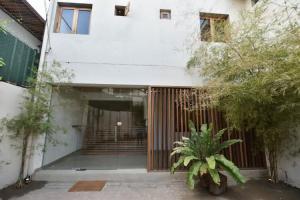 Moss Colombo, Colombo