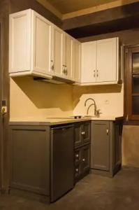 Small Luxury 1800 - 16