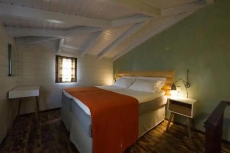 Small Luxury 1800 - 17