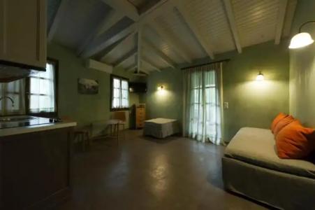 Small Luxury 1800 - 19