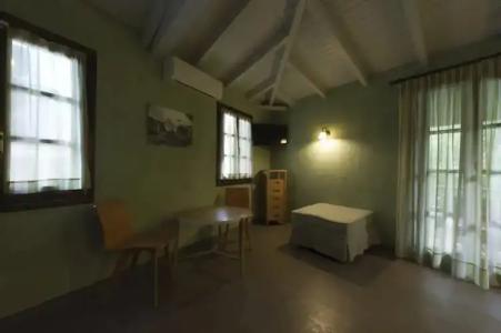 Small Luxury 1800 - 12