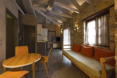 Small Luxury 1800 - 11