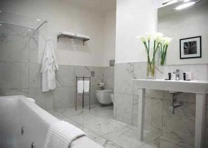 Stelle The Businest - 100