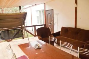 Guest House, Gus'-Khrustal'nyy