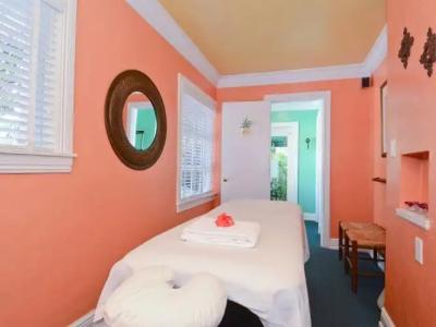 Pineapple Point Guest House - 2