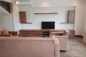 Cristal Villalar, Kemer