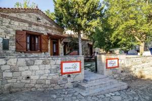 Mavras Tas Odalar, Kuecuekkuyu