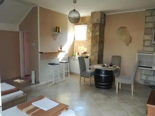 Guesthouse Aniko - 0