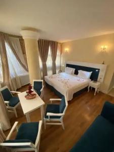 The Red Bricks - 107