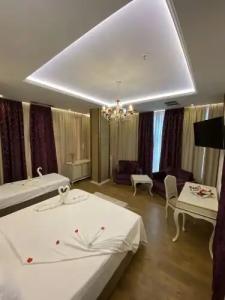 The Red Bricks - 100