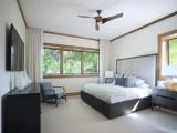 3 Bedrooms Grand room with garden view