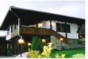 Kostadinovi Kashti Complex, Elena