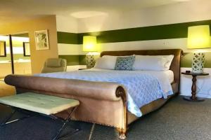 The Village, Palm Desert