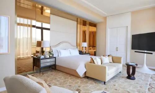 Waldorf Astoria - 79