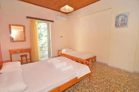 Levante Taverna Studios - 3