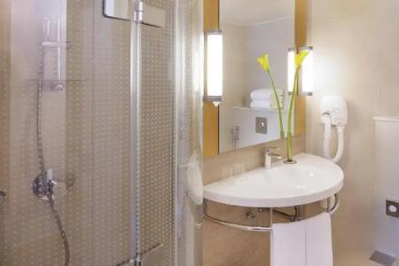 Ibis One Central - 115