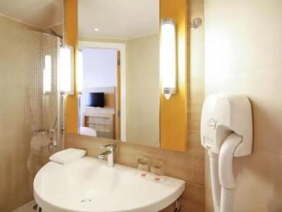 Ibis One Central - 102