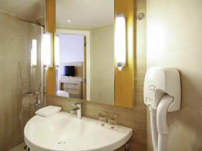 Ibis One Central - 110